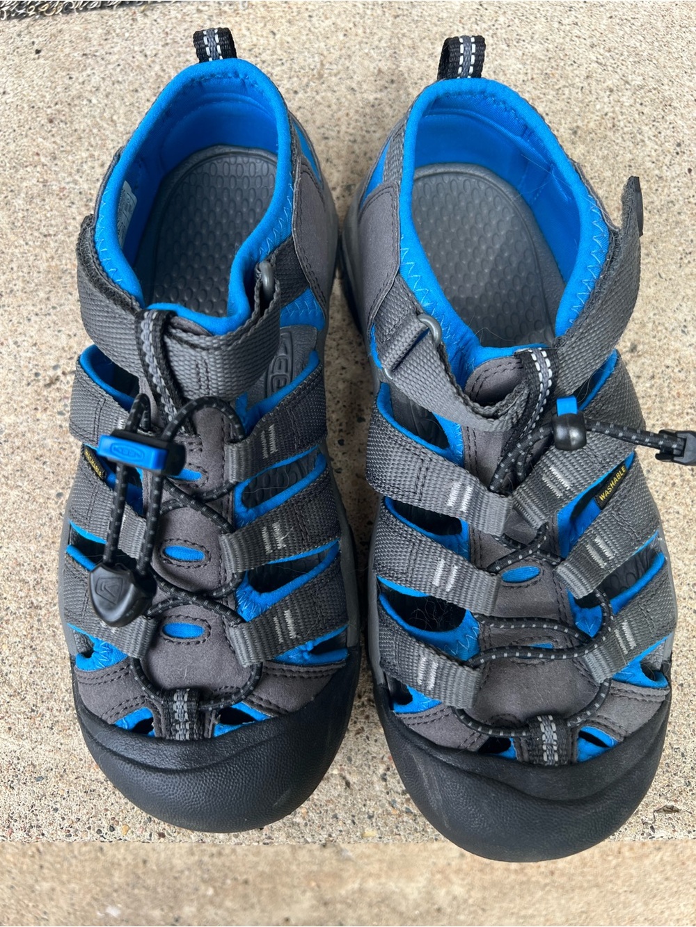 Size 4 Keen Kids Closed-Toe sandals in Gray and Blue - barely worn